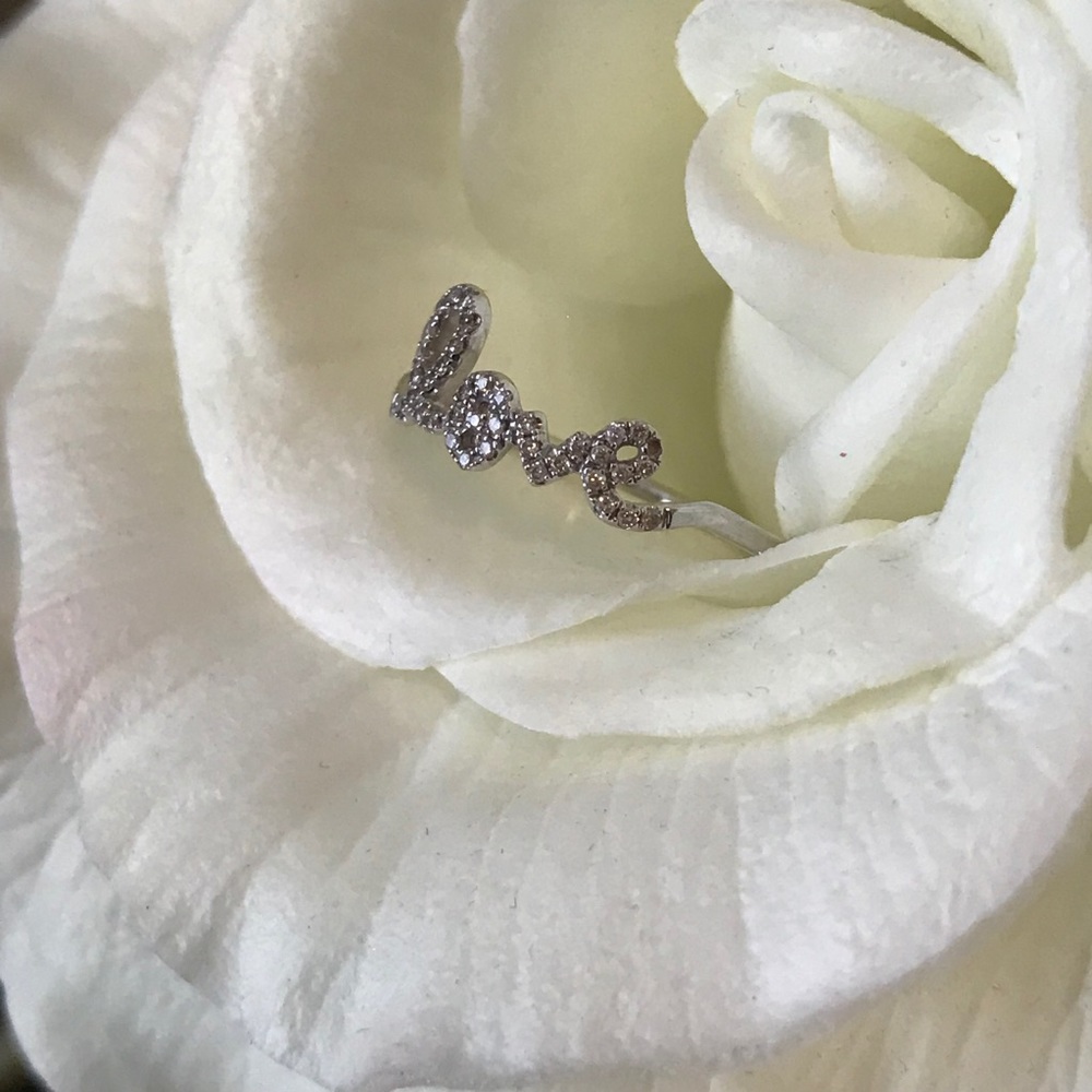 Sydney Evan love ring
